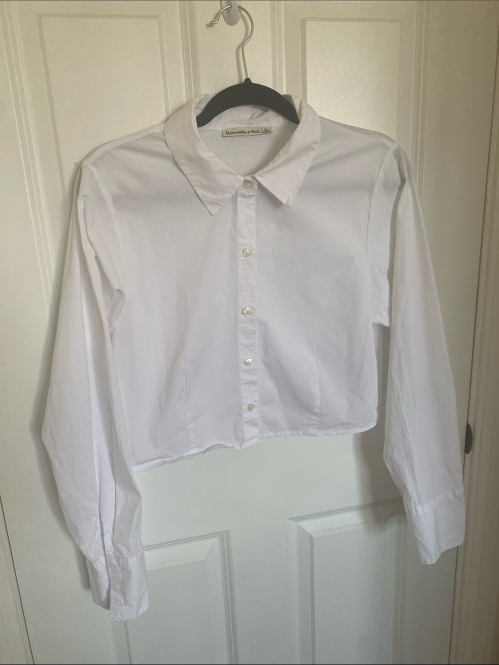 Abercrombie & Fitch Women’s White Cropped Button-Down Shirt EUC Size L